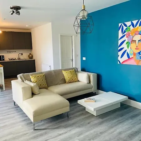 Апартаменты Stunning Huge Openplan 2Bed Flat Уокинг Экстерьер фото