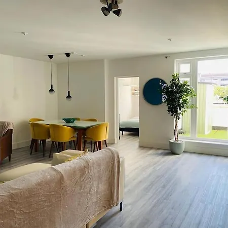 Апартаменты Stunning Huge Openplan 2Bed Flat Уокинг Экстерьер фото