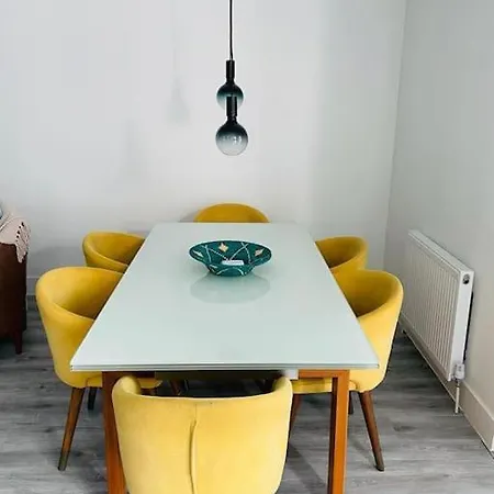 Апартаменты Stunning Huge Openplan 2Bed Flat Уокинг Экстерьер фото