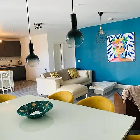 Апартаменты Stunning Huge Openplan 2Bed Flat Уокинг Экстерьер фото