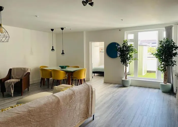 Stunning Huge Openplan 2Bed Flat
