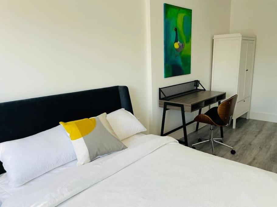 Apartment Stunning Huge Openplan 2bed Flat Woking