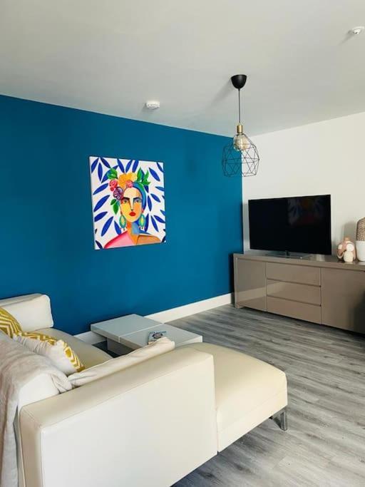 Stunning Huge Openplan 2bed Flat Apartment Woking
