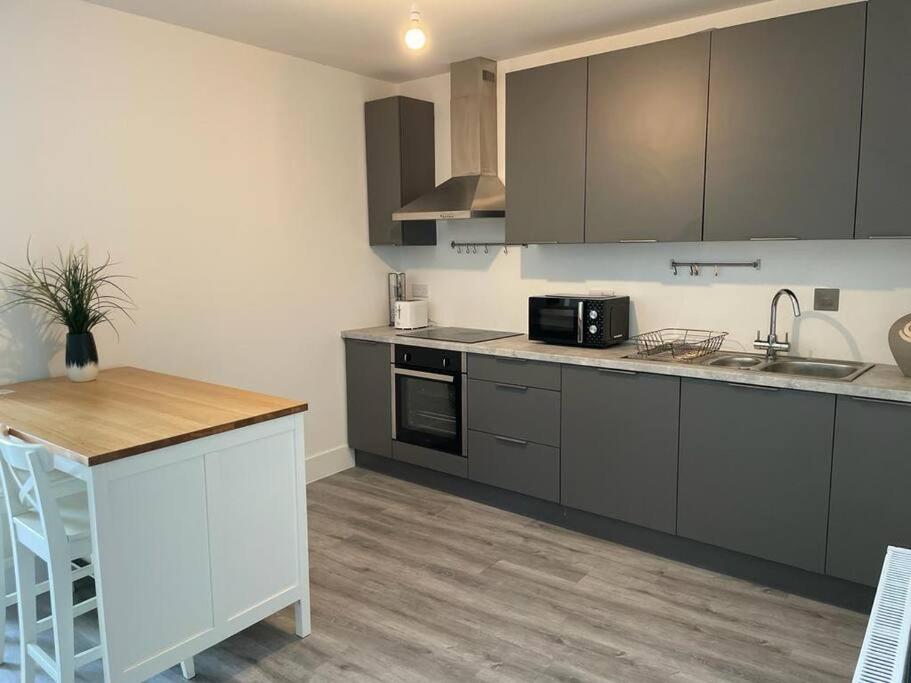 Stunning Huge Openplan 2bed Flat