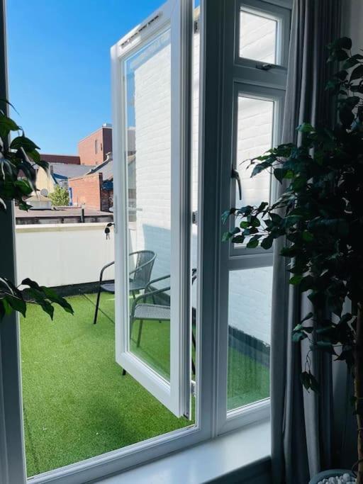 Stunning Huge Openplan 2bed Flat * Woking