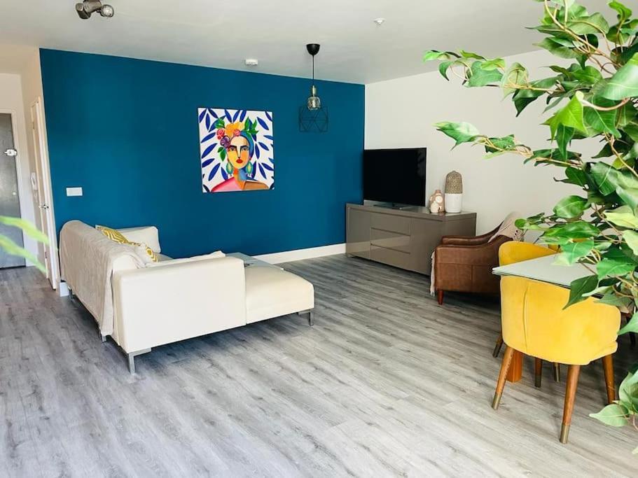 Stunning Huge Openplan 2bed Flat Apartment Woking
