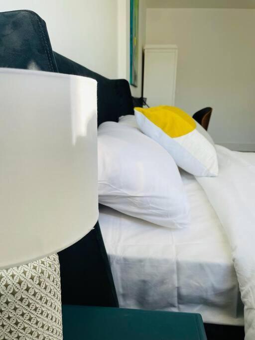 Stunning Huge Openplan 2bed Flat Woking