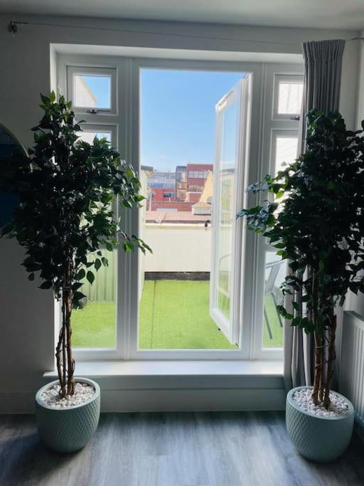 Stunning Huge Openplan 2bed Flat