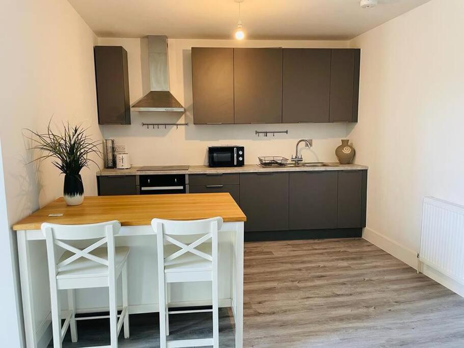Apartment Stunning Huge Openplan 2bed Flat Woking