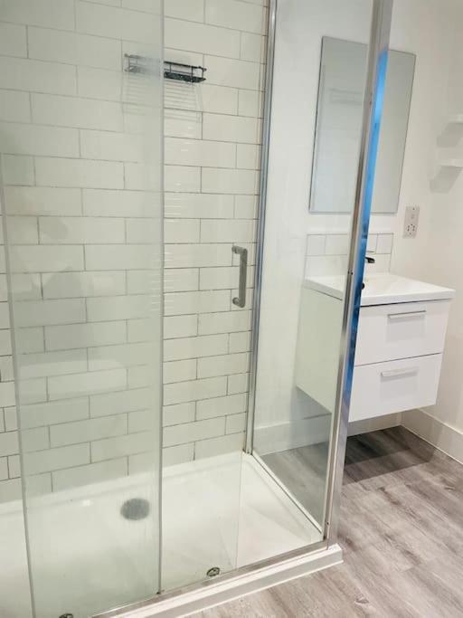 Stunning Huge Openplan 2bed Flat Woking