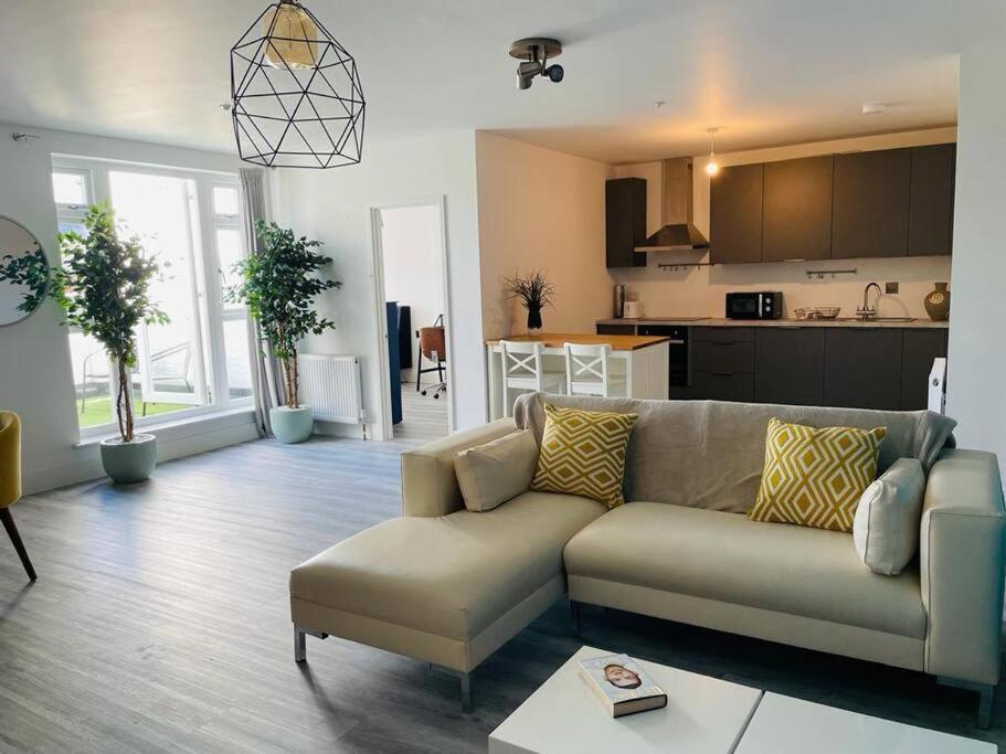Stunning Huge Openplan 2bed Flat Apartment *